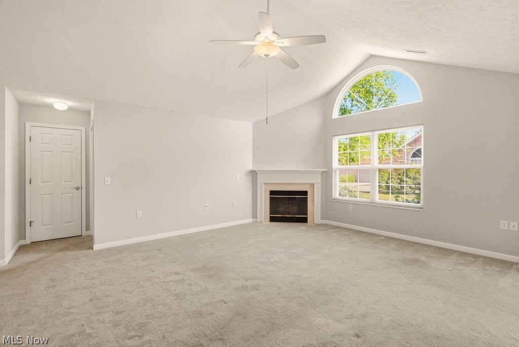 Villas/Hawthorn Woods Condo Ph - Residential