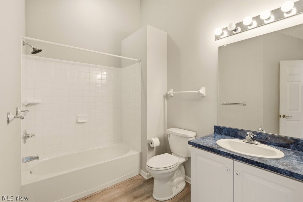Villas/Hawthorn Woods Condo Ph - Residential