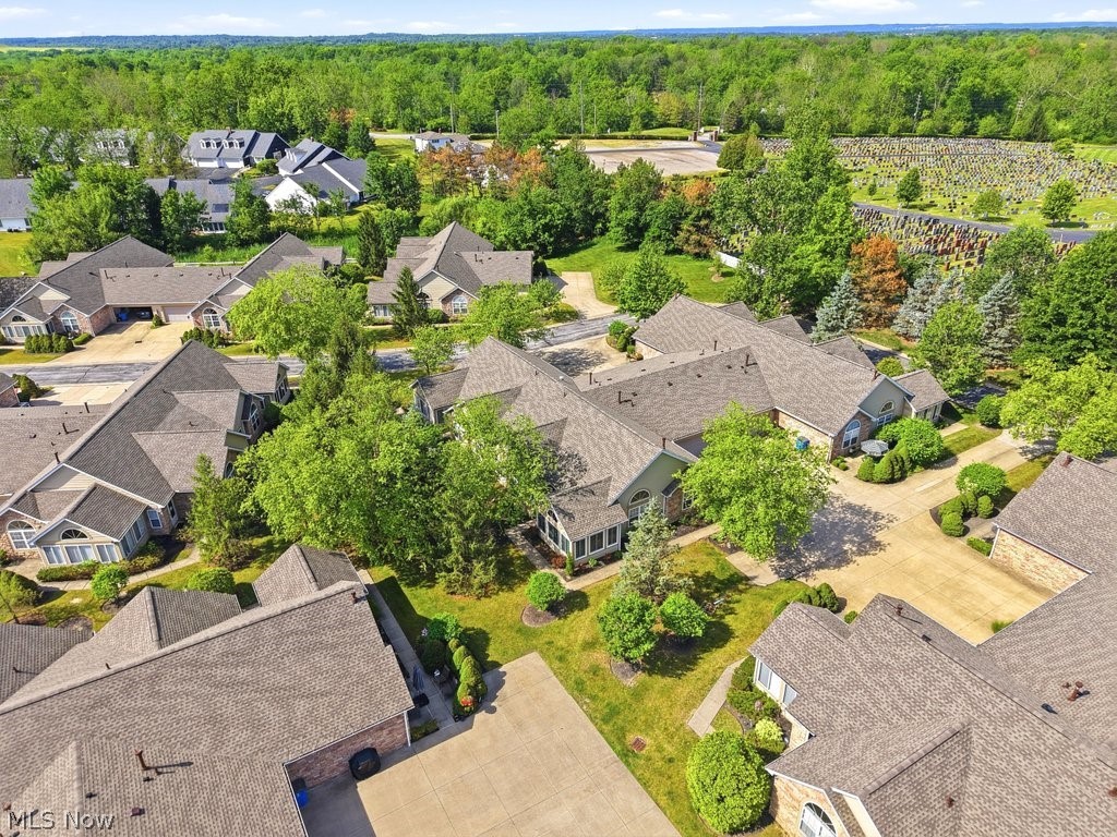 Villas/Hawthorn Woods Condo Ph - Residential