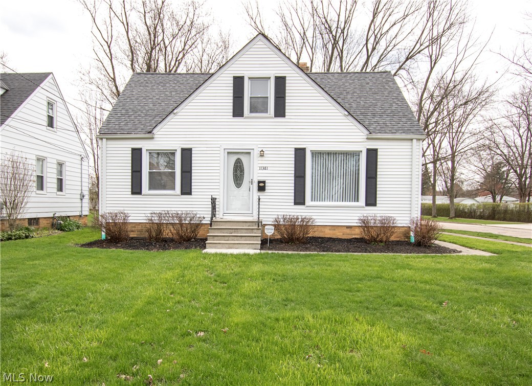 Better than new, everything has been redone in and out in this vacant home with immediate occupancy! This is the one that you've been waiting for with all the bells and whistles! Features include an eat in country kitchen with granite tops, stainless steel appliances, dining room or family room addition, bayed window, deck, attached two car garage with double driveway, huge partially fenced in back yard, finished rec room and custom tiled bathrooms! Spacious upstairs bedroom with full bathroom and built ins galore. Recent big ticket items replaced are furnace, central air, roof, windows, doors, siding, paint and all floor coverings, kitchen, baths, mill work and more. A must see!