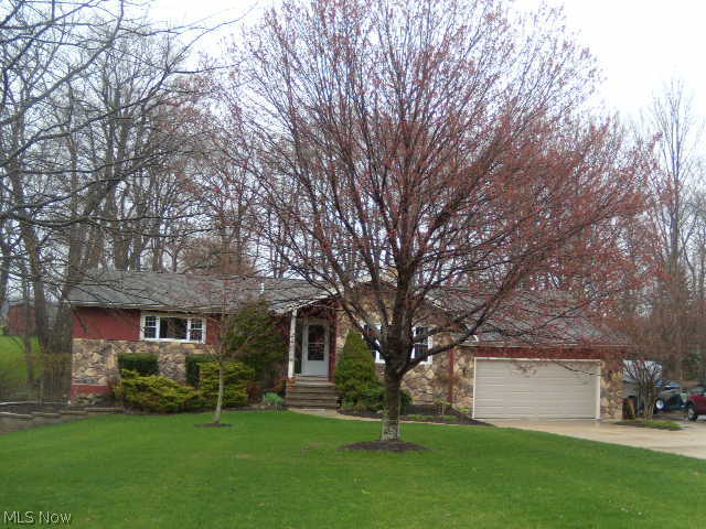 KENT CITY SCHOOLS! Enjoy first floor living nestled on a picturesque lot! This wonderful 3 bedrm, 3 full bath home offers a great rm. with vaulted beam ceiling that magnifies this already spacious room and has a see thur. fireplace and overlooks a magnificent setting with beautiful trees. Meal preparation is a breeze in this ultra modern kitchen .Entertain in uncrowded comfort in the spacious dinning room. And will accommodate the largest family. The master bedrm. offers hardwood floors and a lavish master bath.The lower level rec. room is a walk out and offers room  for family fun and entertainment. All three baths have been remodeled.  Windows three years old. Hot water  2012, New pump 2011,Glass block windows in basement. If you enjoy hardwood floors, please put this home on your A list of homes to preview! Enjoy the private backyard and deck, it is a welcome escape from the city bustle and is located on a dead end street.