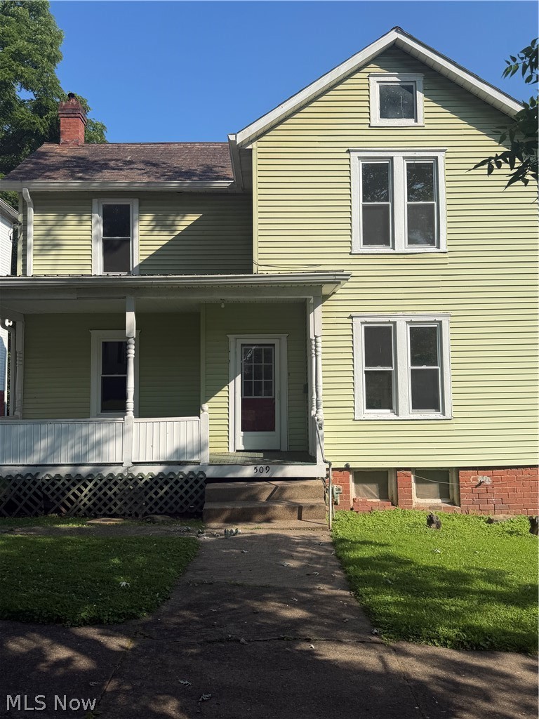 Great location! Great Starter home or investment property. 3-bedrooms, great place for a walk to the park, fairgrounds, or even downtown. Sit on the front porch with your coffee and enjoy the fresh air or on the back deck for privacy. This home won't last very long.