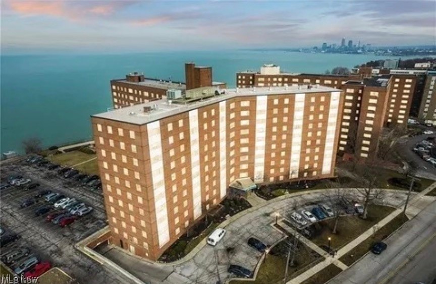 Lake House Condominium - Residential