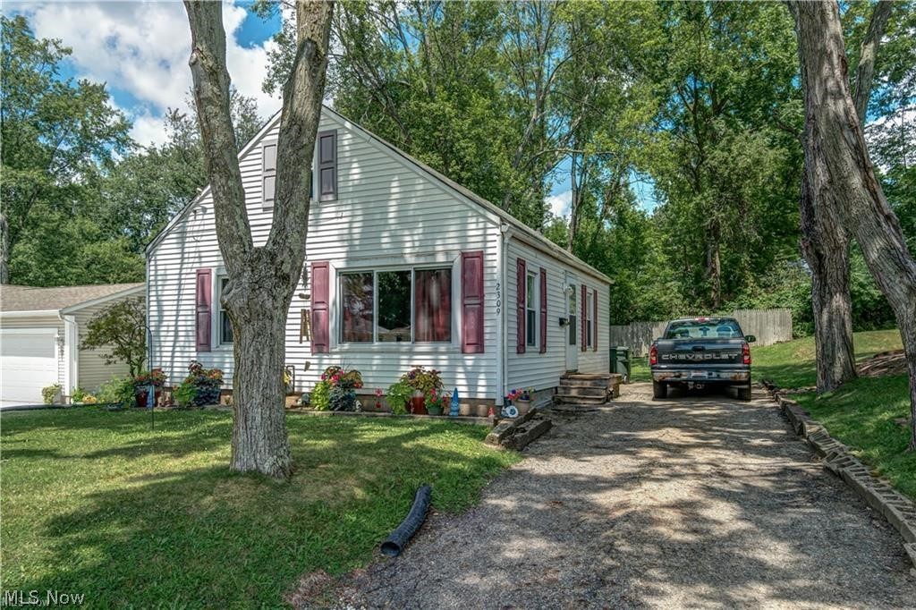 MULTI-PARCEL REAL ESTATE AUCTION - THURSDAY JULY 2nd @ 3pm - STARK COUNTY - CANTON, OH -  What a great opportunity in Plain Township! 3 bedroom bungalow that has been nicely updated and nicely kept. The upper level could be a bedroom or any type of flex space. Great location near schools, shopping, restaurants, and easy highway access. Part of a multi-parcel auction consisting of 4 residential income producing investment properties that include 1219 Dueber Ave SW, 1215 Dueber Ave SW and 3204 14th Street.  Bidding to be live and onsite w/online bidding available. Auction to be held at an off-site location.  All information contained herein was derived from sources believed to be correct. Information is believed to be accurate but 
not guaranteed. For further details and complete terms of sale visit our website or call the office.

What a great opportunity in Plain Twp! 3 br, 1 bath bungalow that has been nicely updated and nicely kept. The upper level could be a bedroom or any type of flex space. Great location near schools, shopping, restaurants, and easy highway access.
