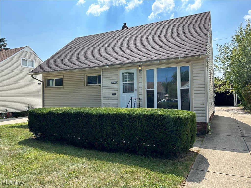 Come visit this 4 bedroom 1.5 bath single family home on a quiet street in Garfield Heights. 2 bedrooms on the 1st floor for convenience, 2 additional bedrooms and a half bath on the upper level. Hardwood flooring throughout the property, tons of space and much much more. Minutes from the freeway and shopping. Come make this house a home! Call listing agent to schedule appointment. 

Rental requirements:Credit score of 600+. 500 - 600 is considered conditional.Less than 3 items in collections, excluding student loan and medical. Monthly income of 2.5 times the amount of the monthly rent.Thorough Eviction Check. $50 Non Refundable App Fee for all Adults who will be occupying the property.Applications can only be completed online.Typical Security Deposit equivalent to one months rent, pending results of background checks. 

Tenants must have the electric and gas transferred into their name. Tenants responsible for water and sewer this will be billed monthly. All tenants must obtain renters insurance prior to receiving keys to the property.Tenants responsible for snow removal and lawn care.