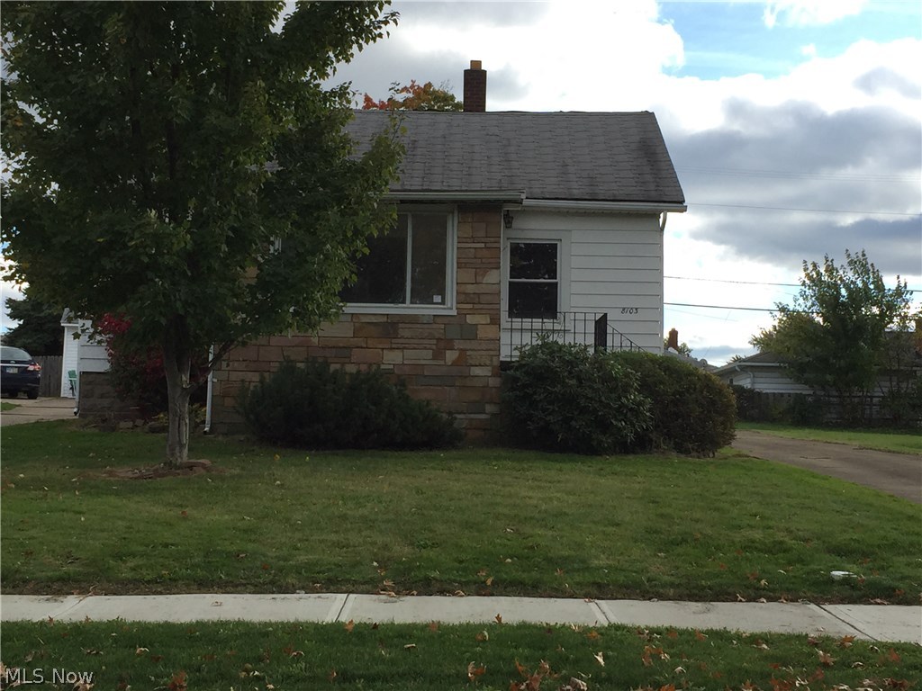 A cute little ranch with 3 bedrooms and 1 full bathroom. Has a nice size basement. Has central air!  Buyer responsible for own due diligence, inquiry and verification of all property information, condition, square footage, tax, POS requirements
and parcel data. Broker is not liable or responsible to verify any information as all data in MLS is reflective of public records. Buyers
recommended to investigate all data. Seller will not make repairs, property sold in as-is condition.