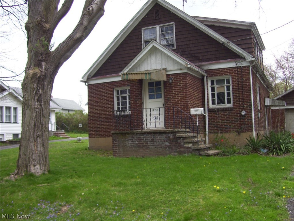 NVESTMENT OPPORTUNITY! All brick cape cod on dead end street. Neighbors' homes  show pride of ownership which this one needs!. Kitchen cabinets are in garage. NO SIGN.