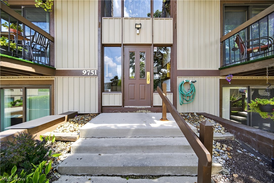 Welcome back to this inviting 2-bedroom, 2-bathroom condo in sought-after North Royalton! Step inside to a spacious, thoughtfully designed layout featuring stylish vinyl flooring throughout and a comfortable primary suite complete with its own private en-suite bath. Generous closet space includes large bedroom closets and a unique cedar coat closet—perfect for added storage. Enjoy the ease of everyday living with in-unit laundry, including a washer and dryer, making chores simple and convenient. Step outside your door and take advantage of the community’s amenities, including a refreshing pool and tennis courts—ideal for relaxing or staying active. Nestled in a well-maintained community, this home offers convenient access to local shopping, dining, parks, and major highways. North Royalton is known for its strong sense of community, well-kept surroundings, and excellent recreational opportunities, making it a great place to call home.
Don’t miss your opportunity—schedule your private showing today!