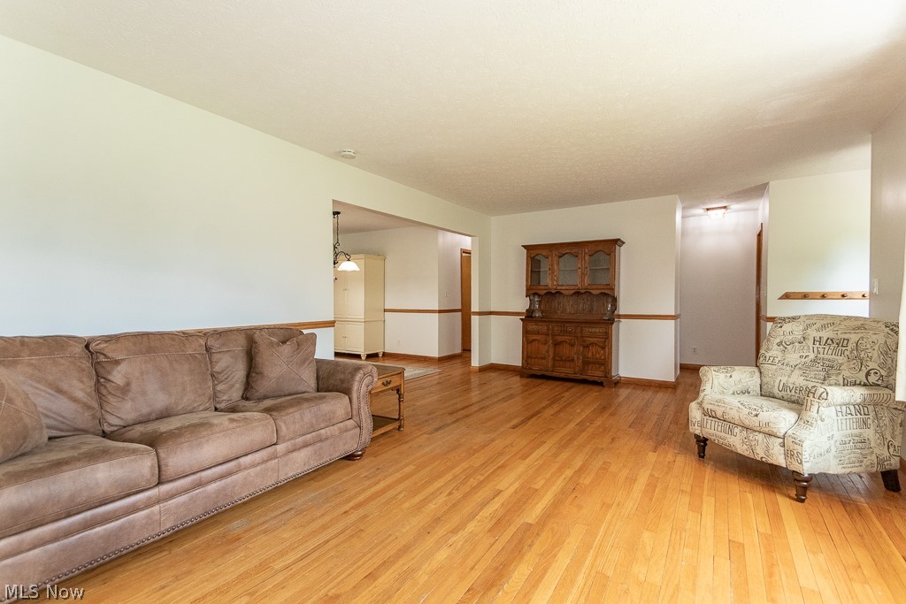 Hildreth Realtys Restful Acre - Residential