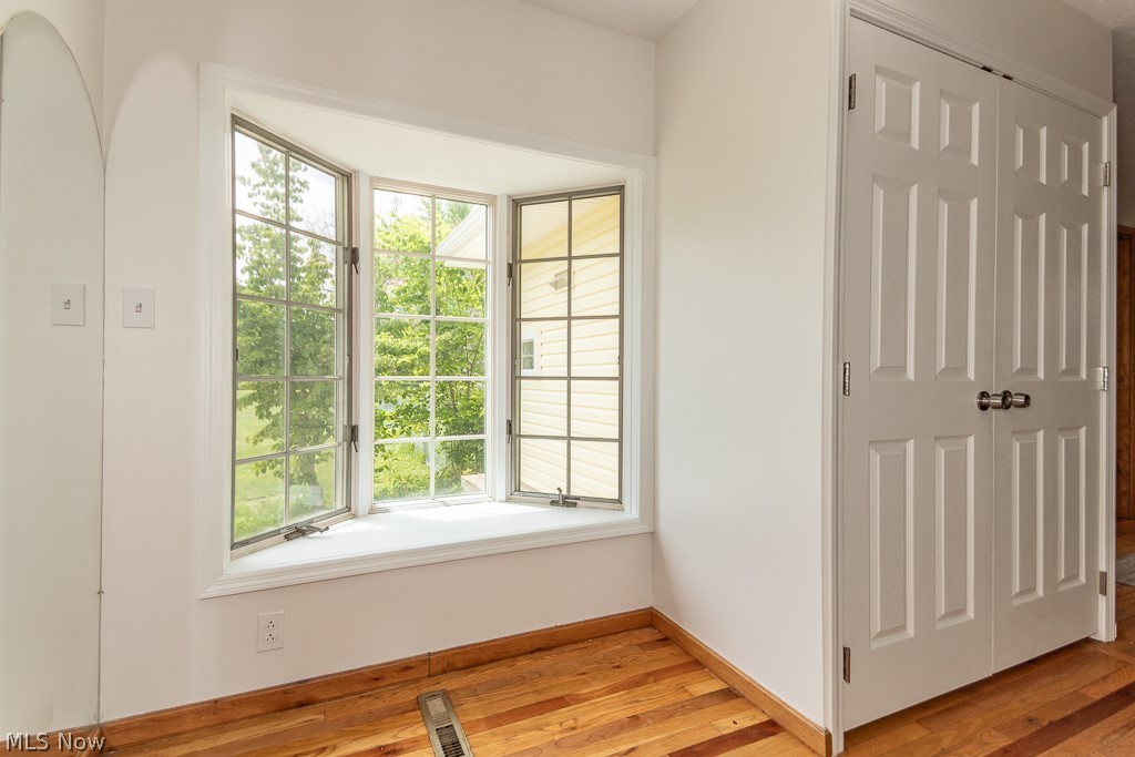 Hildreth Realtys Restful Acre - Residential