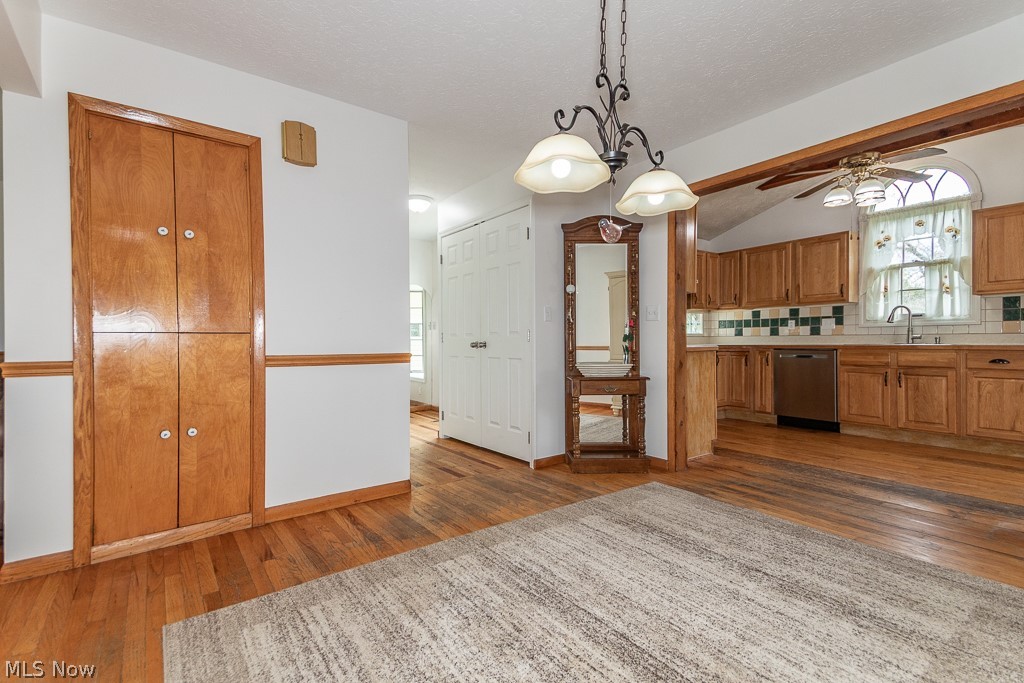 Hildreth Realtys Restful Acre - Residential