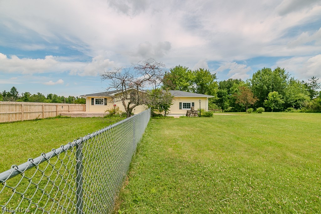 Hildreth Realtys Restful Acre - Residential