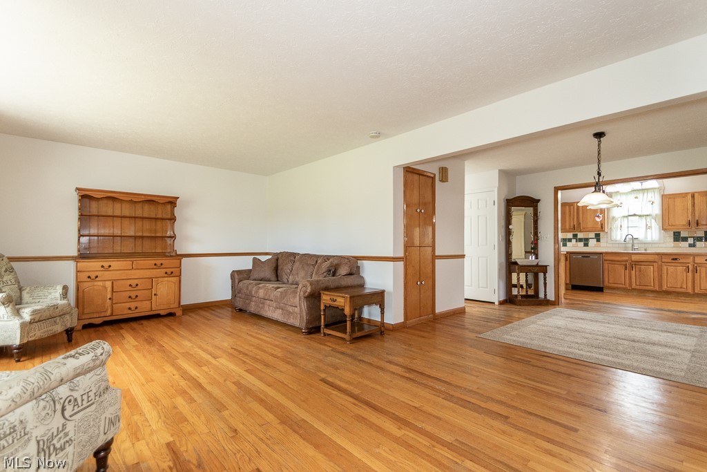 Hildreth Realtys Restful Acre - Residential