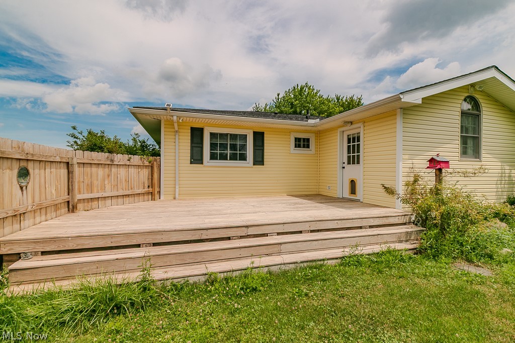 Hildreth Realtys Restful Acre - Residential