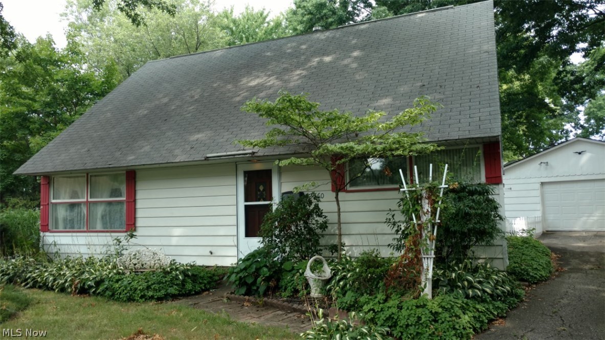 Welcome home to 2360 Giffels Rd Cuyahoga Falls, Ohio 44221!
This home offers large peaceful, fenced in yard with a covered patio, a perfect place for relaxing as well as a two car garage.
Inside you will enjoy a large eat in kitchen that overlooks the back yard.
The living room offers lots of natural light.
Located on a cul de sac.
This home is priced to sell so hurry and call today!
