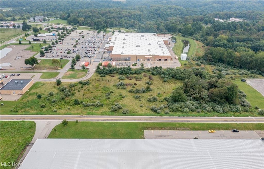 Prime Commercial / Industrial Opportunity!
5-acre commercial/industrial property located just off Highway 22 in Weirton, WV. High traffic area, easy highway access, and a location that sets your business up for success. Ideal for development or expansion — a rare find in a PRIME spot!