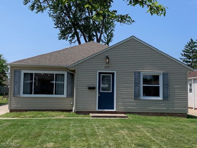 Beautiful ranch! Open concept 3bedroom 1 and 1/2 bath. Stainless steel appliances with granite counters in a lovely kitchen. 2 car detached garage, cute yard on a nice family street. If you're looking for a move in ready home don't pass this one up. Must see!!