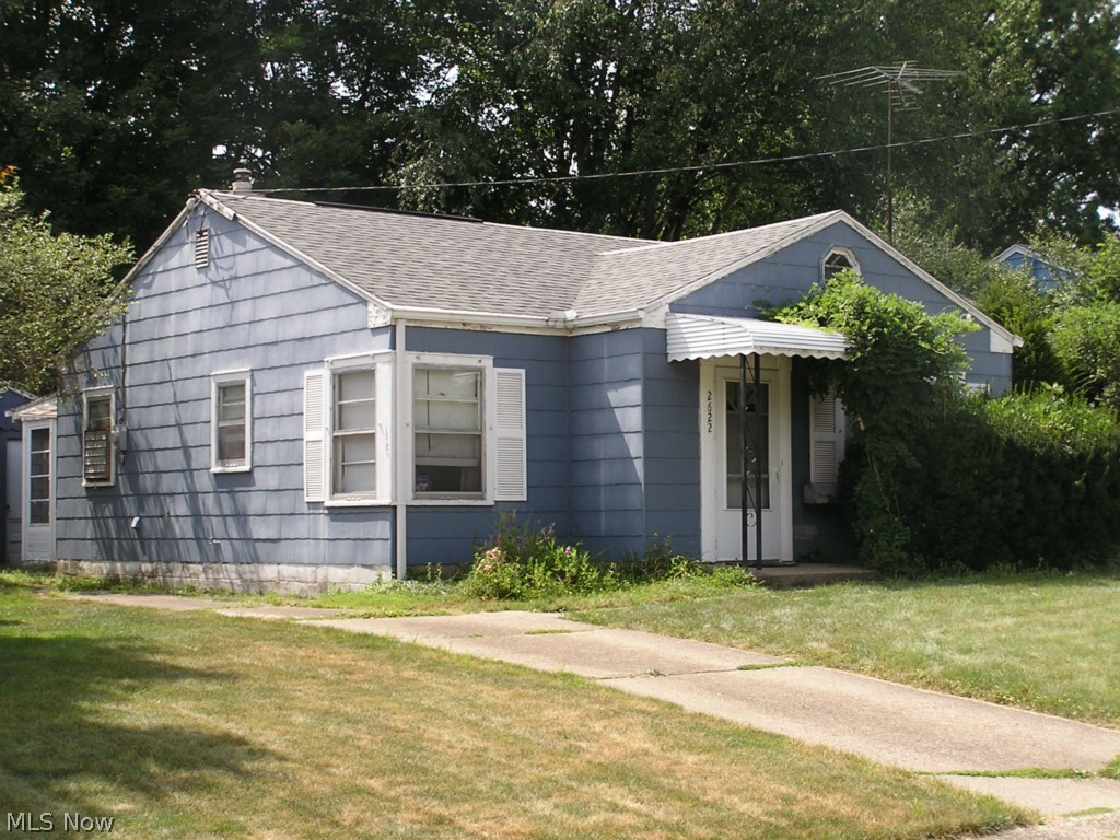 Being sold as-is!  Lots of potential!  Spacious living room w/crown molding.  Eat-in kitchen plus dining room.  Furnace 1991, roof 2011, HW tank 2012.  Enclosed rear porch, 1 car garage, very convenient location just minutes from dining, shopping, super markets, movie theaters, the Natatorium, river front mall events and easy access to Route 8....PRICED TO SELL!