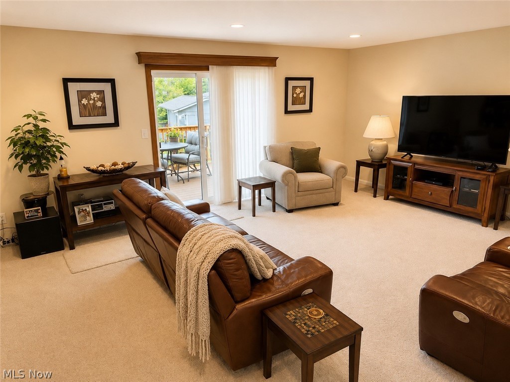 Royal-Akins 01 - Residential