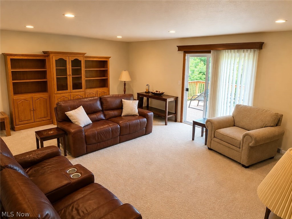 Royal-Akins 01 - Residential