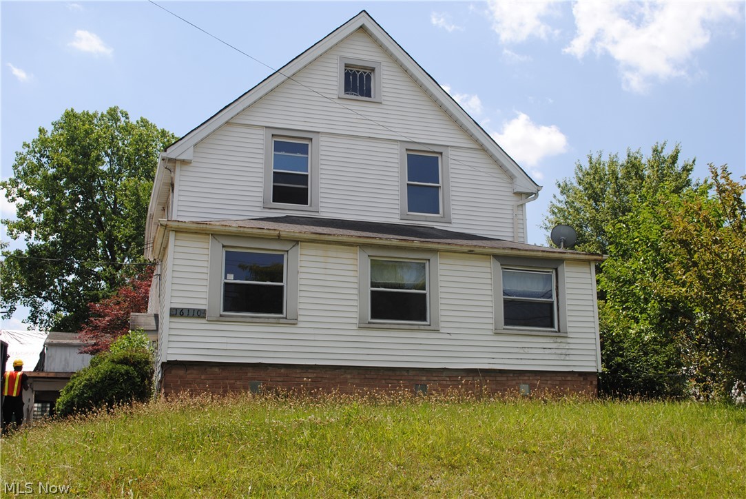 Calling all Investors and rehabbers.  Check out this huge 3 bed 2 full bath house ready for your vision.  This house is in a great location with great highway access and close to shopping.  This is of the biggest houses on the street.  There is plenty of parking space and a very large garage.
