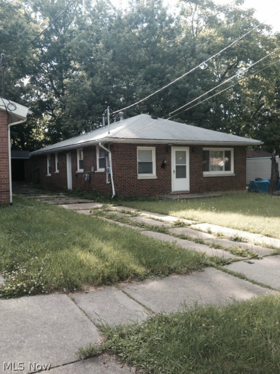Newly remodeled one bedroom one bathroom. Very clean and move in ready! Tenant pays all utilities. deposit is same as one months rent. Pets welcome with owners approval.