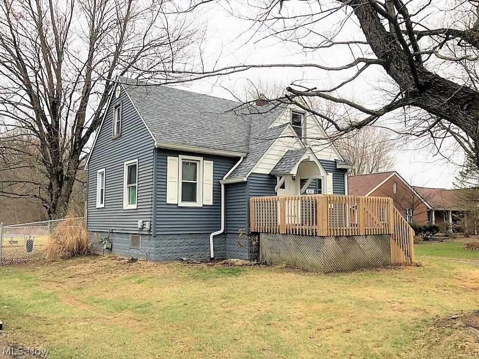 This single-family home on almost an acre in Howland is an excellent investment opportunity!!! CASH BUYERS ONLY!!!