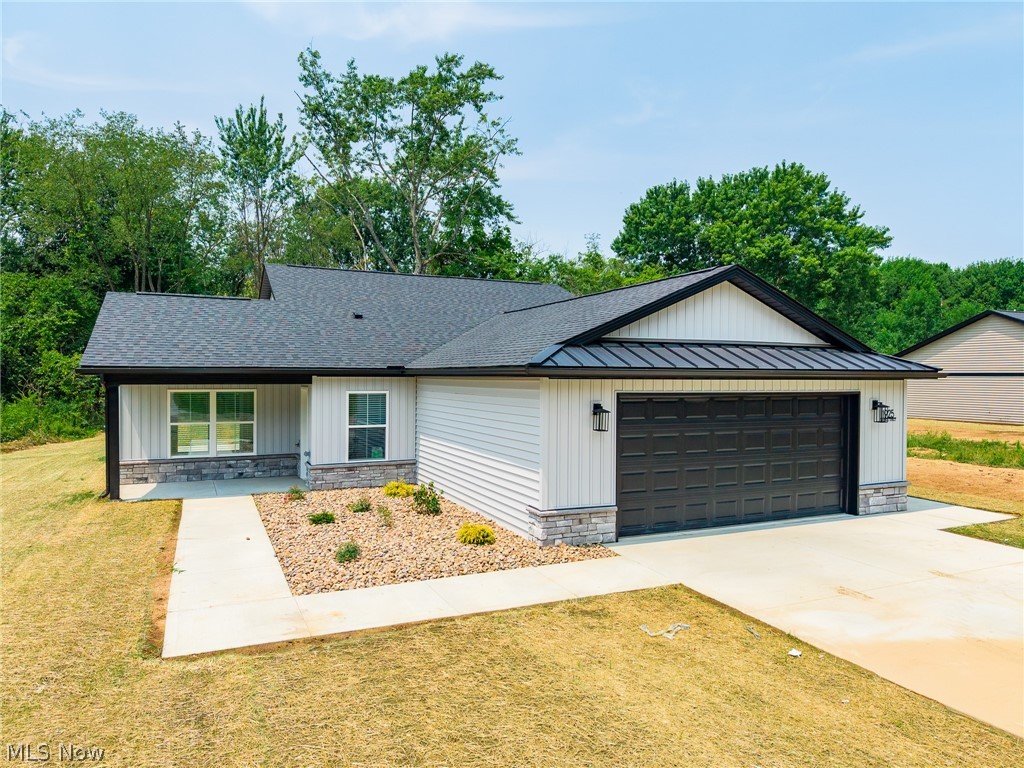 These 3-bedroom, 2-bathroom homes offer 1,633 sq. ft. of living space, complete with an attached 2-car garage and a spacious concrete patio. These 2 available homes are Energy Star Certified to ensure low heating and cooling costs while maximizing comfort year-round.
Step inside to discover a functional open floor plan. The kitchen, a centerpiece of the home, boasts ample cabinet storage with granite countertops, and plenty of space for cooking and entertaining. The kitchen seamlessly connects to the dining area, creating an inviting setting for meals and gatherings. Adjacent to the dining space, the bright living room is filled with natural light from large windows and a sliding glass door that opens to the patio.
The home’s three bedrooms include a serene master suite featuring a walk-in closet with abundant shelving and an en-suite bathroom with a double vanity. Designed with convenience in mind, these homes offer first-floor laundry and no basement. Lofted ceilings in the kitchen and dining areas enhance the sense of openness and modernity, making each home feel spacious and inviting.
Don’t miss the opportunity to own a brand-new home in a convenient location. Contact us today for more information or to schedule your private showing!