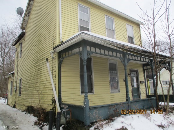 Check out the great potential for this 2 story home in Cambridge! Large Back yard with off street parking. Close to town and local area amenities. Home features large Kitchen with Dining area, 1st floor Laundry, Spacious Living Room. Call today to see the potential of this home! Contact your agent today for details on how to bid on this home through PropOffers and the requirements. Please be advised that any offers on this property require a minimum Earnest Money Deposit of 1% of the Purchase Price or $1,000, whichever is greater. Hold Harmless agreement will need signed prior to entry.