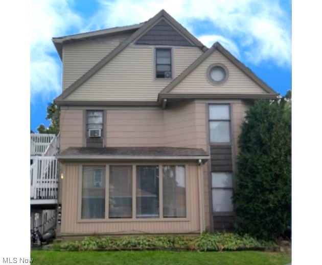 A great opportunity to own an University of Akron Rental! This three unit rental is within walking distance of the campus. Wheeler is one block off of Exchange giving you great access to campus, food and more.  Leased through 7-31-24.unit 1 $1395 per month, landlord pays utilities. unit 2 $950 per month, landlord pays utilities. unit 3 $850, tenants pay utilities. Gross Rent $38,824 Total Expenses $9,458 NOI $29,365
*opportunity for additional cash flow with adding students to vacant bedrooms
