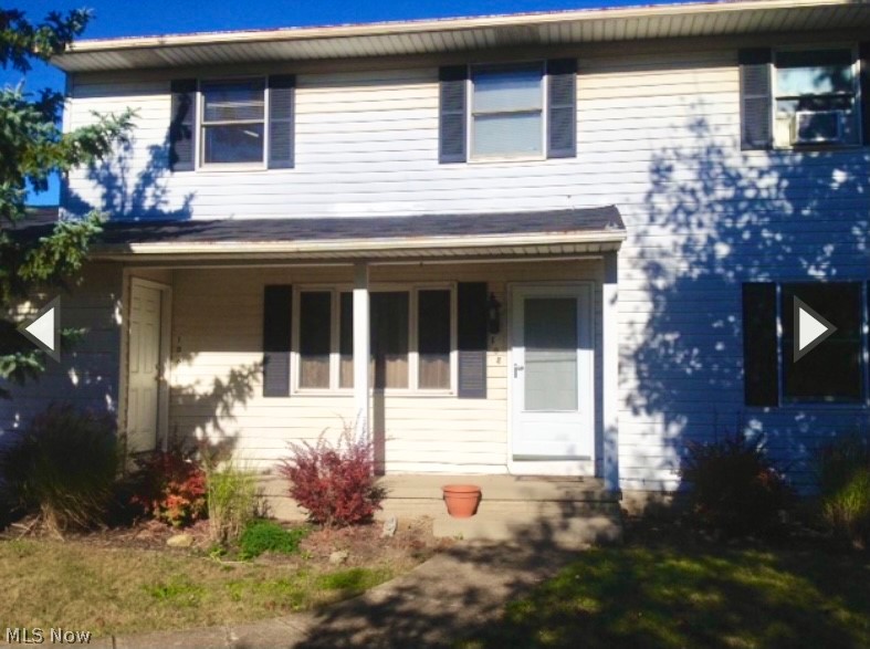 Lovely and spacious duplex available. Great investment opportunity. Property has two units and is fully occupied.