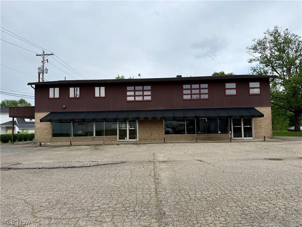 Come see the recent improvements throughout this 2880 sf residence. Paint, flooring & plumbing to name a few. The 4 bedrooms and 2.5 baths make this a must see! The first floor offers 2880 sf of mostly open space, store front.