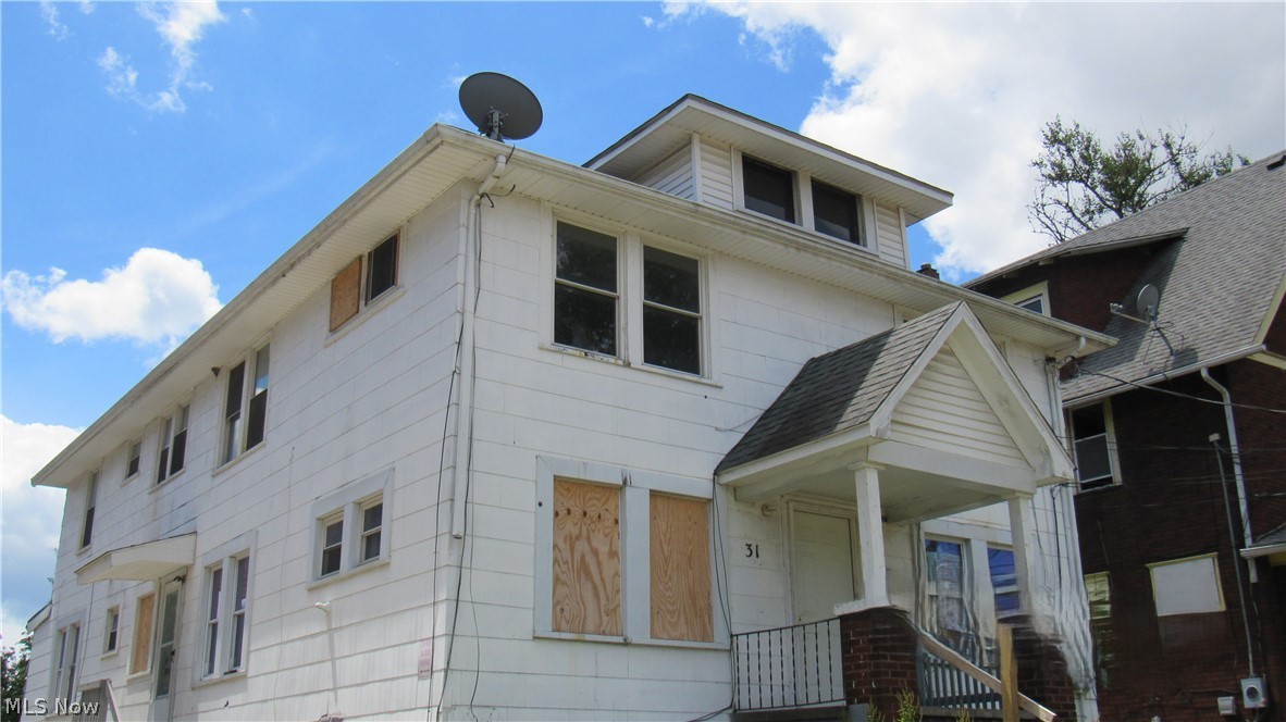 Investor Opportunity – 4-Unit Multifamily with Value-Add Potential!

Bring your vision and unlock the potential of this 4-unit multifamily property. Each unit features a functional floor plan with a living room, dining room, kitchen, 1 bedroom, and 1 full bath, providing a strong foundation for future rental income.

Units #1 and #2 offer the convenience of private exterior entrances in addition to the main entry, while Units #3 and #4 are accessed through the common entrance. The property's layout supports efficient management and offers flexibility for renovation and modernization.

Conveniently located near major roadways, shopping, dining, public transportation, and employment centers. Whether you're looking to renovate and reposition, expand your rental portfolio, or create long-term cash flow, this property presents an opportunity to add value and build equity.

Property is being sold as-is. Cash buyers only. Buyer to perform their own due diligence regarding condition, repairs, and future use.

Don't miss the chance to transform this multifamily property into a strong-performing investment.