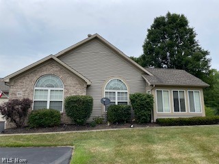 Spacious 3 Bedroom Villa, 2 full baths, fireplace in Living Room, Laundry Room, all appliances.  From front Sunroom views of 2 ponds and woods.  Private Master Bedroom with en suite dressing area and walk-in closet.  Cathedral ceilings throughout for spacious ambiance.  Lots of windows.  Don't miss this!