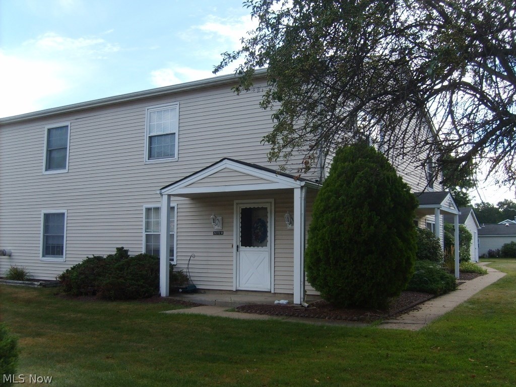2 story Ivy Hill Condo with 2 bedrooms, 1 bath, use of Pool.   Long term rental - Present offers !