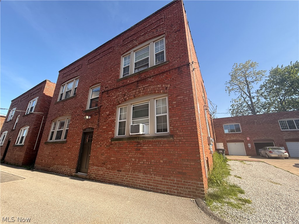 Attention investors! Don’t miss this outstanding investment opportunity in the highly desirable city of Lakewood. This fully occupied Quad features four 1 bedroom, 1 bathroom apartments and is currently generating $3,630 per month in rental income, providing immediate cash flow from day one. Whether you’re looking to expand your rental portfolio or purchase a stable, income producing asset in one of Northeast Ohio’s strongest rental markets, this property checks all the boxes. With all units occupied, you’ll benefit from consistent rental income while enjoying the long-term appreciation potential that Lakewood continues to offer.
Conveniently located near shopping, restaurants, parks, and major highways, this turnkey quadruplex is an excellent addition to any investor’s portfolio. *Must be sold with 1497 Coutant Ave, as these two parcels have been combined* Opportunities like this in Lakewood don’t come around often, submit your offer today!