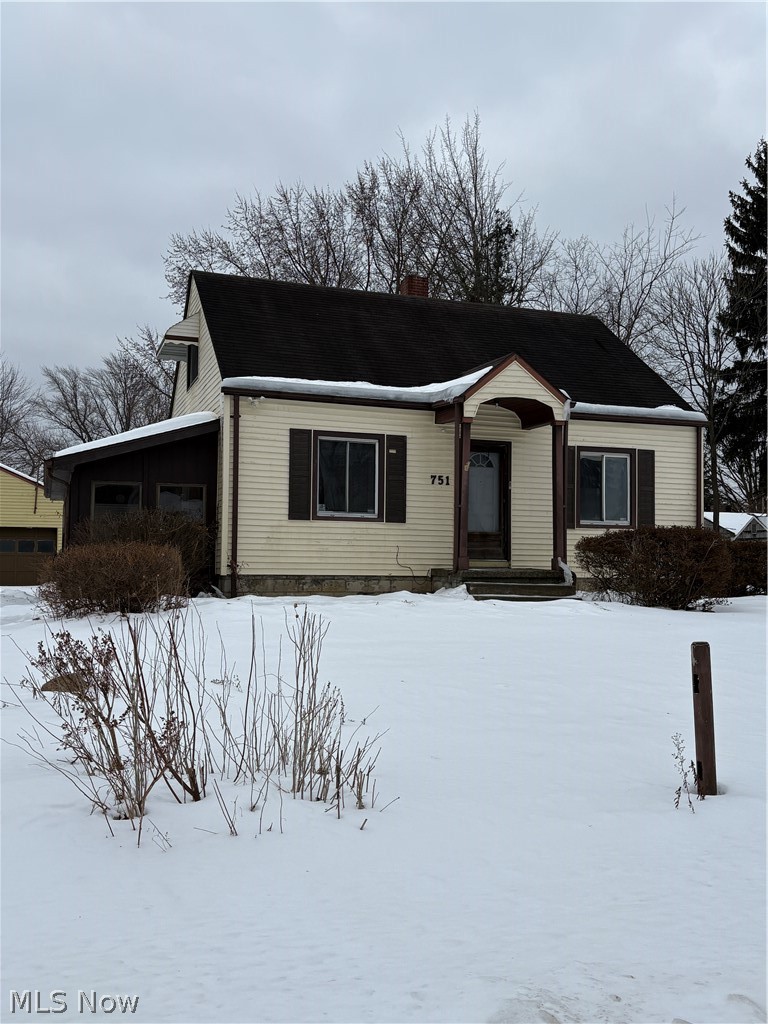 Located in Youngstown is this 3 Bed/1 Bath House. Newly Updated kitchen. Tenant is to provide all appliances. 2 Bedrooms are on the main floor along with the full bathroom. The third bedroom is on the upper floor. There is a full unfinished basement with washer/dryer connections and there is a 2 Car detached garage.
Monthly rent is $995.00 plus the tenant pays all utilities. Full security deposit of $995.00 plus first months rent is due before an approved tenant can move in. No smoking, no pets and no Section 8.