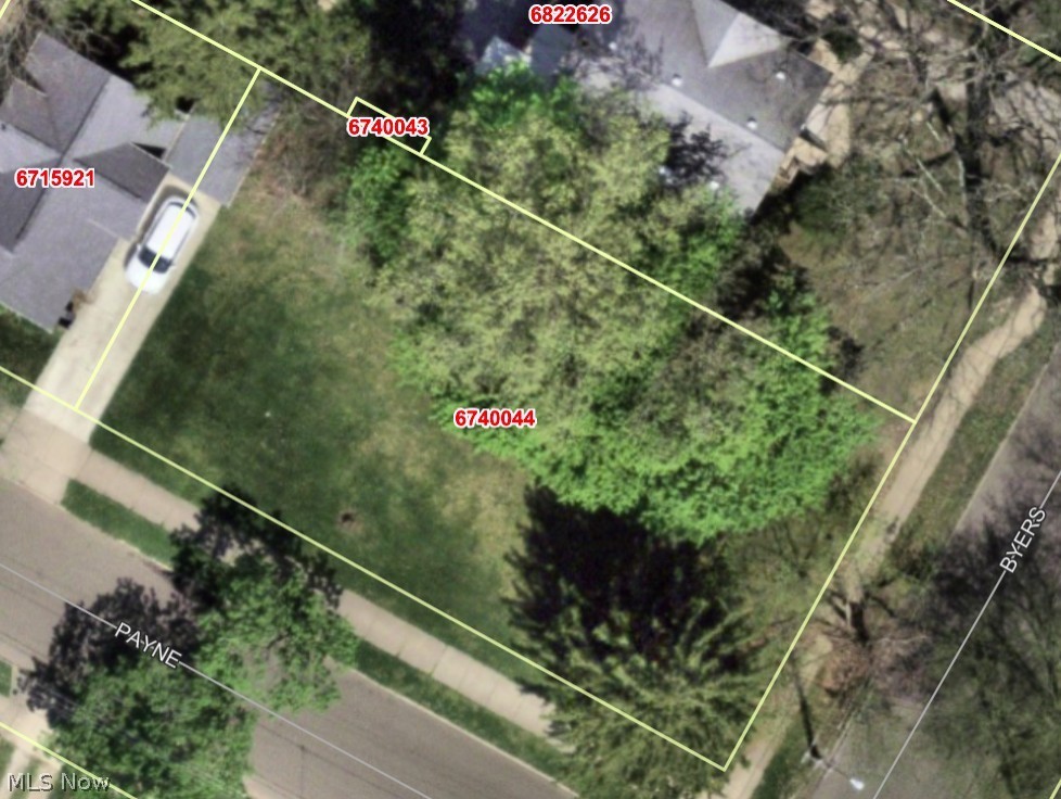 Corner lot in the heart of the Highland Square neighborhood! Build now and take advantage of Akron's 15-year tax abatement! Conveniently located .5 mi from Mustard Seed Market & Grocery, 1.5 miles from downtown Akron / U of A, and 2.5 mi from I-77.
