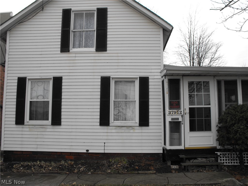 Great Location for accountants, attorneys etc... Possible 5-8 parking spaces behind building.