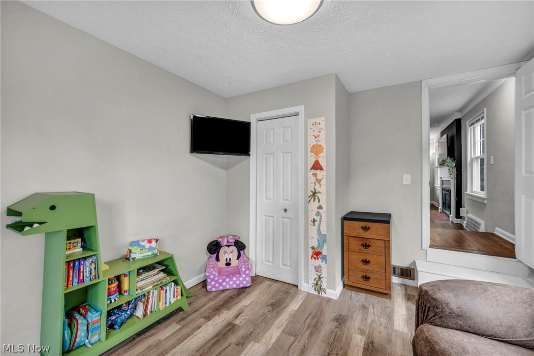 Mayfield-Hlnd - Residential
