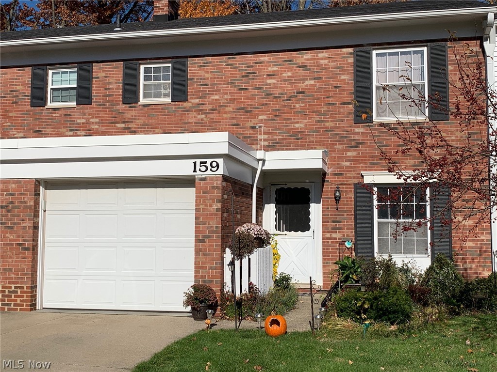 Nice 3 bedroom townhouse in Sturbridge Village Condos offers large and bright living room, remodeled eat-in kitchen with granite countertops, newer appliances and remodeled bathrooms. The large sliding door off eat-in kitchen leads to the private patio, perfect for grilling and family gathering. In-ground pool, party room and playground for the little ones. Close to everything - shopping, restaurants and freeway access.