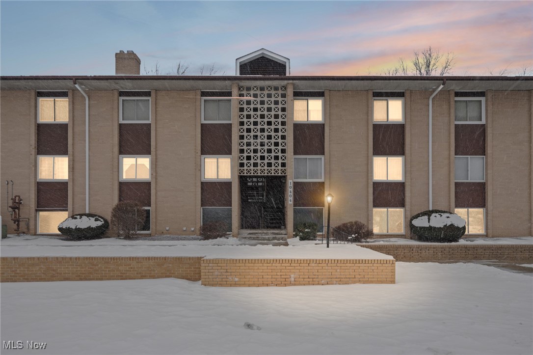 Welcome to this bright and move-in-ready condo in a well-maintained community in Parma Heights. This unit offers an open-concept living and dining area filled with natural light, creating a comfortable and functional space for everyday living and entertaining. The updated kitchen features warm wood cabinetry, granite countertops, tile backsplash, and ample storage, opening seamlessly to the main living area.
The spacious living room extends to a private balcony—perfect for morning coffee or unwinding at the end of the day. Neutral finishes throughout provide a clean, modern feel and an easy canvas to make it your own. The unit also includes generous closet space and thoughtful layout for practical living.
Conveniently located near shopping, dining, major highways, and everyday amenities. Community features and maintenance provide low-stress ownership, making this property a great option for owner-occupants or investors alike. Schedule your private showing today.