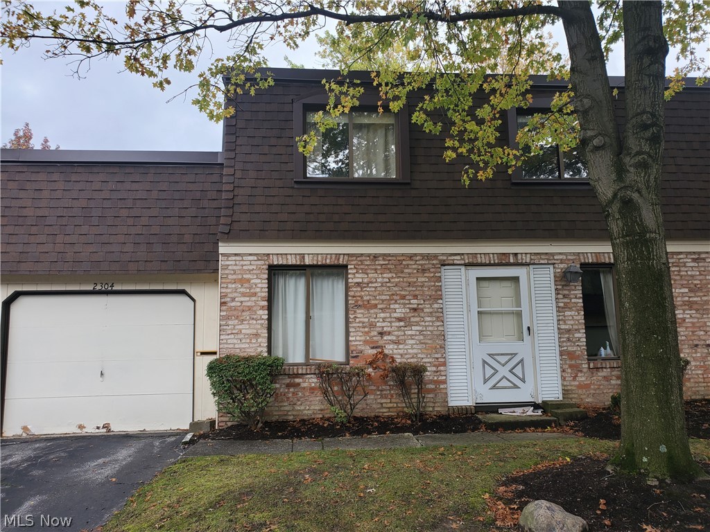 Two bedroom, one full and one half bath condo with one car attached garage.
Tucked back on a quiet side street in a complex conveniently located near shopping and all your needs.
Conveniently located by OH-44, I-90 and OH-2! Includes all appliances. Come See Today!