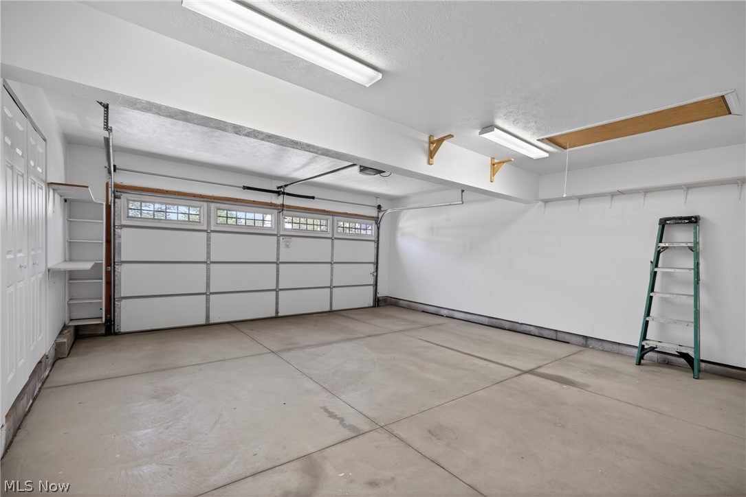 Lake Breeze Condo Ph 02 - Residential