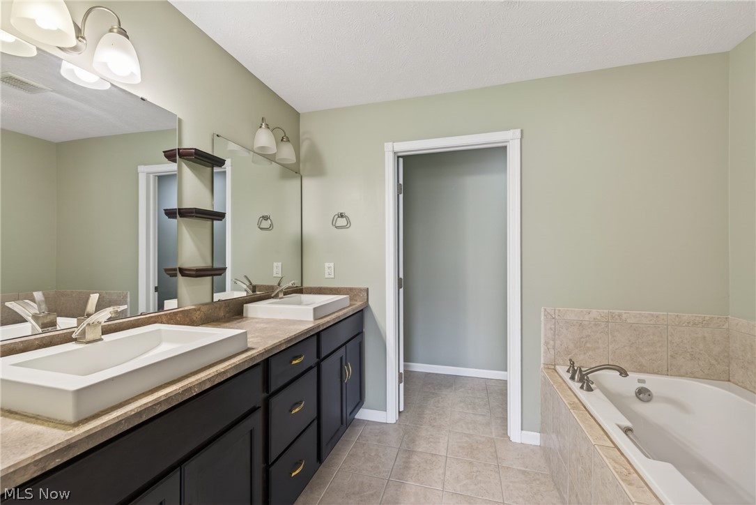 Lake Breeze Condo Ph 02 - Residential