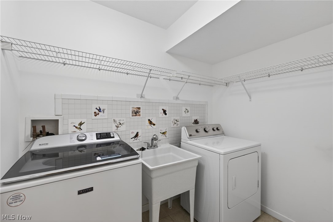Lake Breeze Condo Ph 02 - Residential