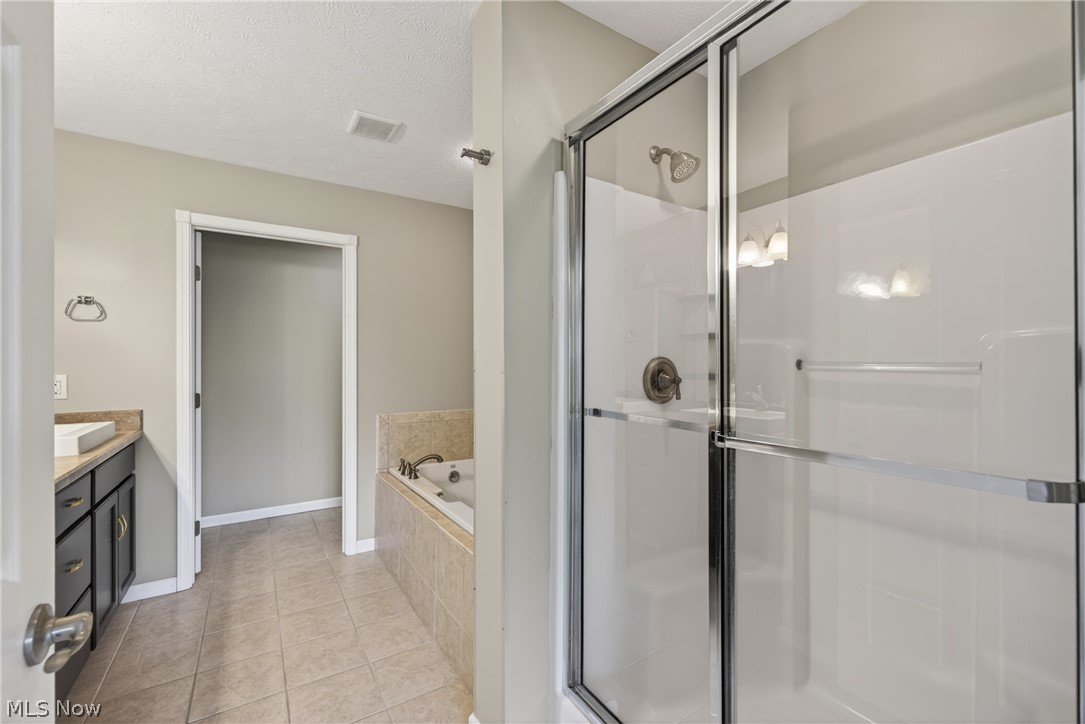 Lake Breeze Condo Ph 02 - Residential