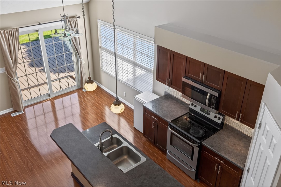 Lake Breeze Condo Ph 02 - Residential