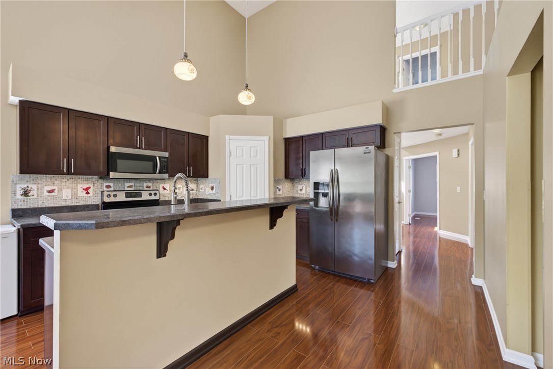 Lake Breeze Condo Ph 02 - Residential