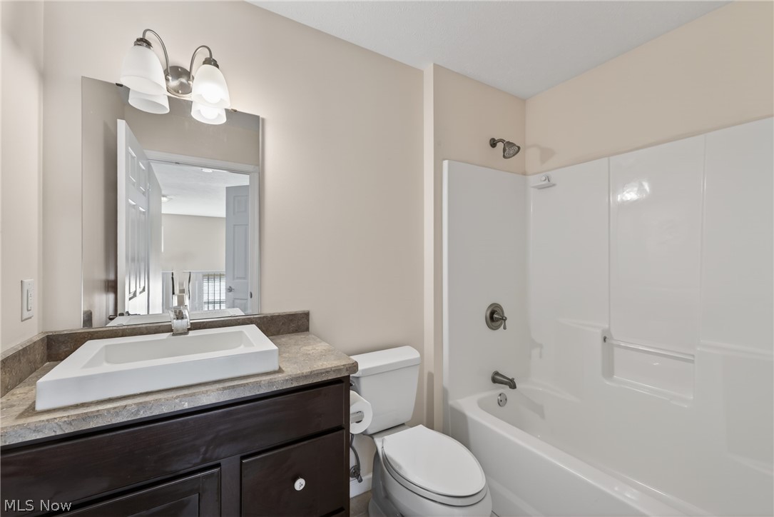 Lake Breeze Condo Ph 02 - Residential
